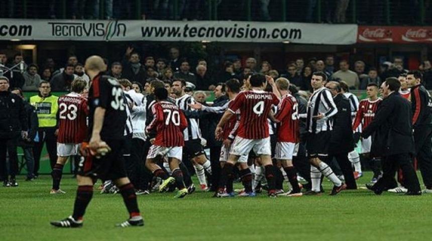 İtalya Milan-Juve ma&ccedil;ını konuşuyor!