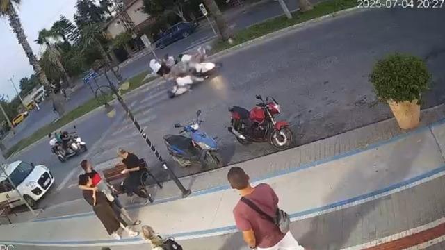 Antalya’da turistlerin ayağını yerden kesen kaza