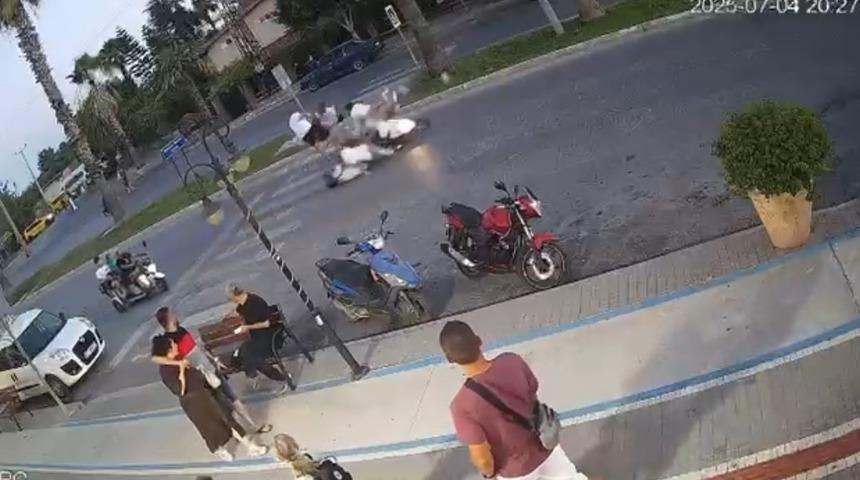 Antalya’da turistlerin ayağını yerden kesen kaza