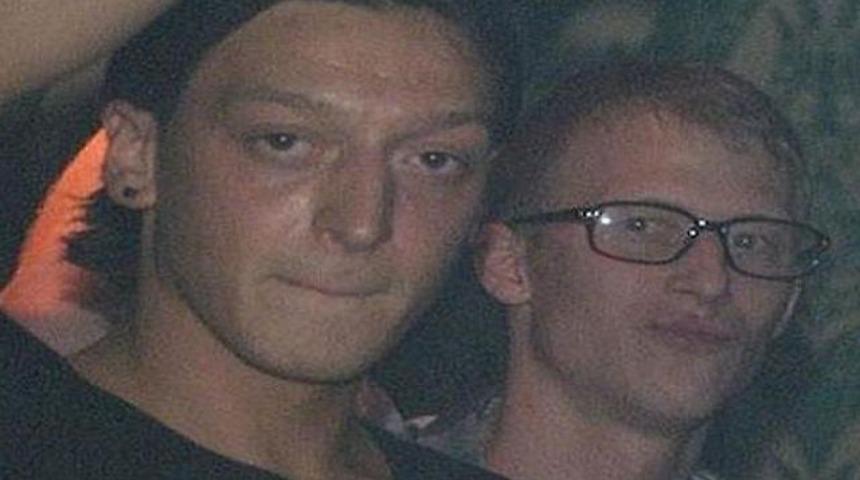 Mesut &Ouml;zil'in fotoğrafları olay oldu!