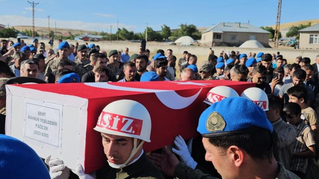 Türkiye şehitlerini uğurluyor! 12 kahramana son veda 2