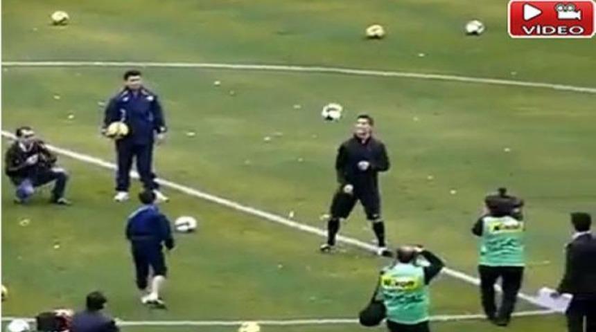 &Ccedil;ocuk Ronaldo ile kapışıyor! (Video)