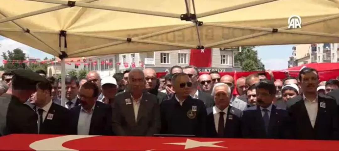 Türkiye şehitlerini uğurluyor! 12 kahramana son veda 7