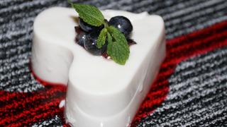 2025’in yeni tatlı modası: Sütlü jöleler geri mi döndü mü? Vanilyalı hindistan cevizli sütlü jöle tarifi...