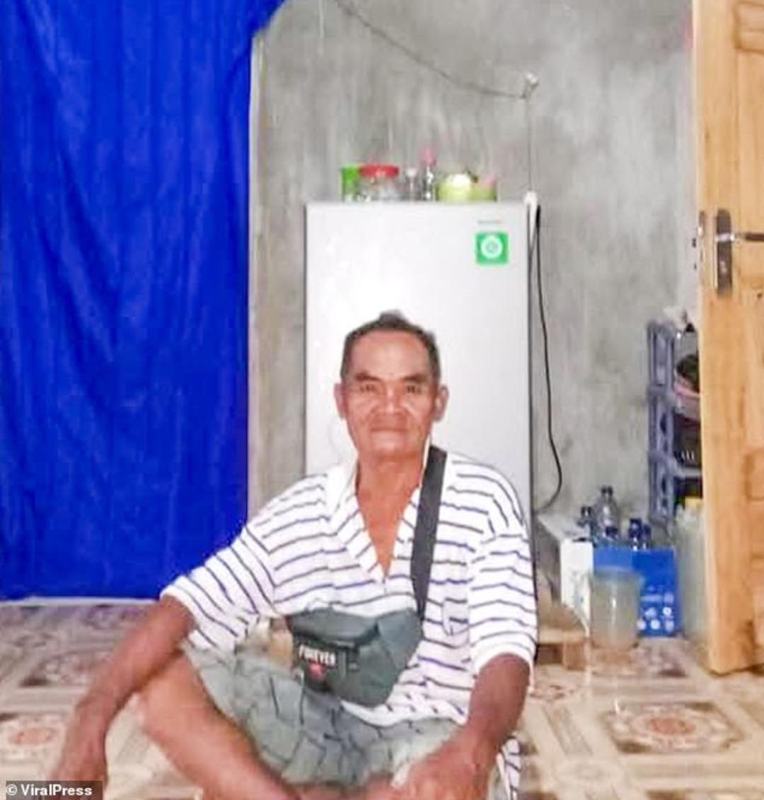 8 buçuk metrelik piton, 61 yaşındaki adamı yuttu! Köylüler şişen yılanı tesadüf buldu... 1
