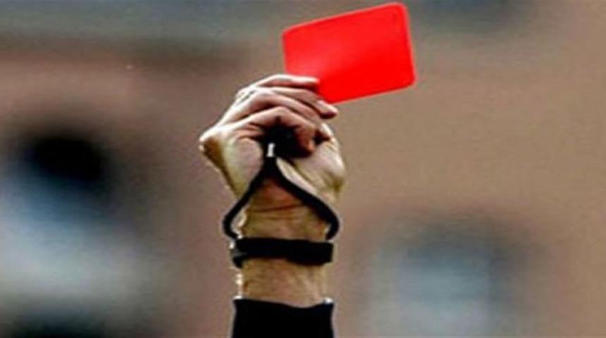 38 saniyede oyundan atıldı!