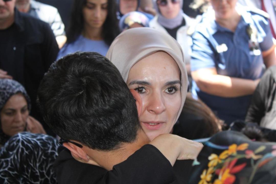 Şehit Ümit Üzüm ün cenazesinde acılı abla isyan etti: AK Partili kimseyi istemiyorum, vatan da sizin olsun! 2