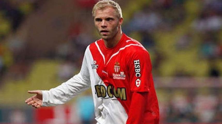 Gudjohnsen'in bacağı kırıldı