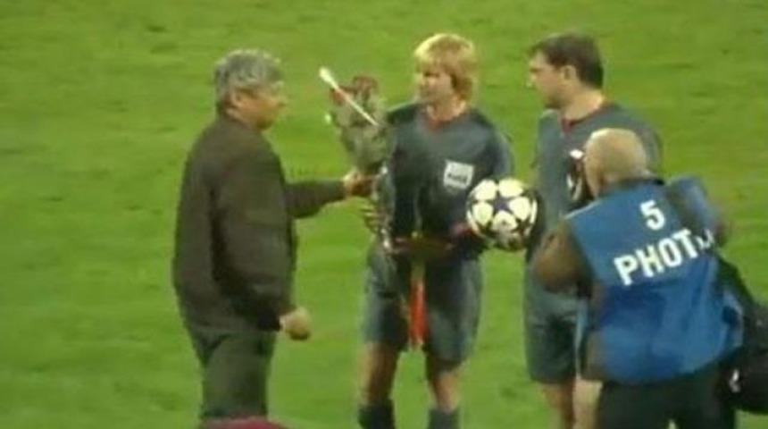 Luce'den bayan hakeme g&uuml;l! (Video)