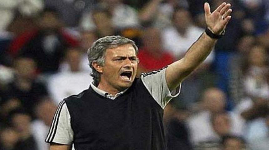 Mourinho'dan C&uuml;neyt &Ccedil;akır'a tepki!