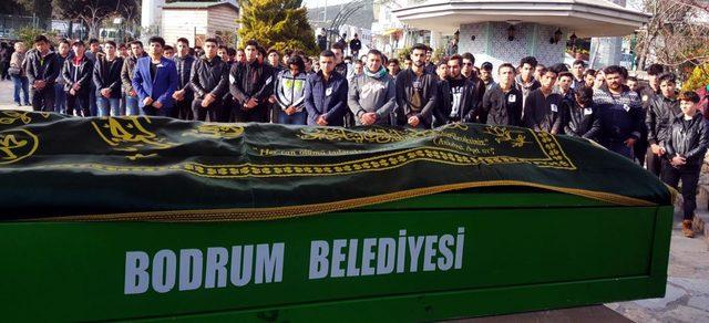 Minibüsün çarpmasıyla yere düşüp kaskı kırılan motosiklet sürücüsü öldü (2)