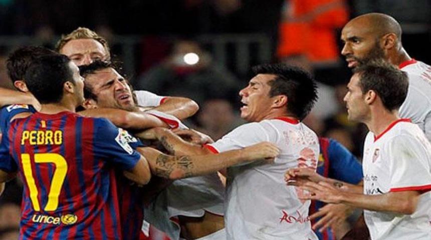 Bar&ccedil;a ma&ccedil;ında yumruklar konuştu! (Video)