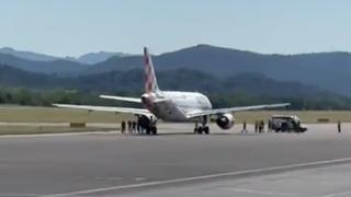 Facia yaşandı! Uçağın motoru bir kişiyi yuttu! Havalimanı kapatıldı...