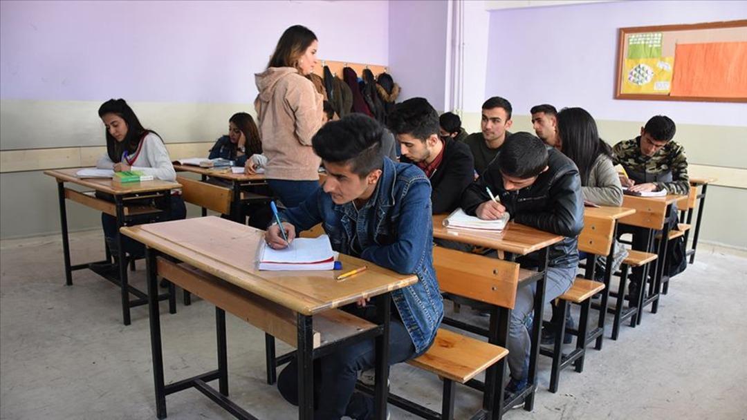 Milyonlarca öğrenciyi ilgilendiriyor... Zorunlu eğitimde yeni model!  2+2 sistemi  geliyor: İşte detaylar! 2