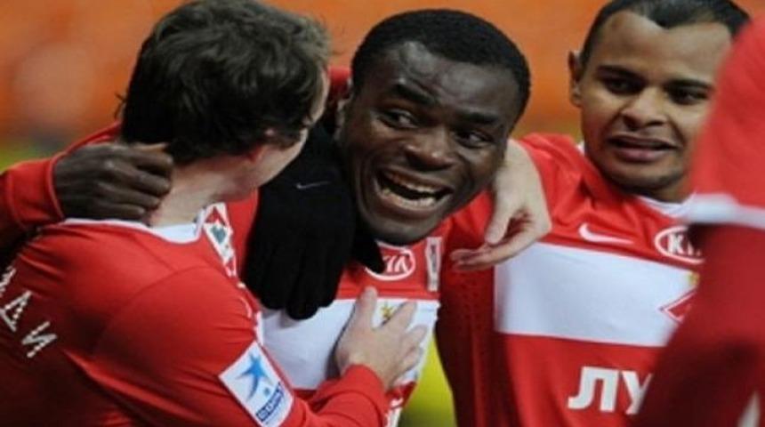Emenike durdurulamıyor! (Video)