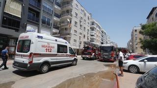 Antalya'da yangında dumandan etkilenen 7'si çocuk 10 kişi hastaneye kaldırıldı