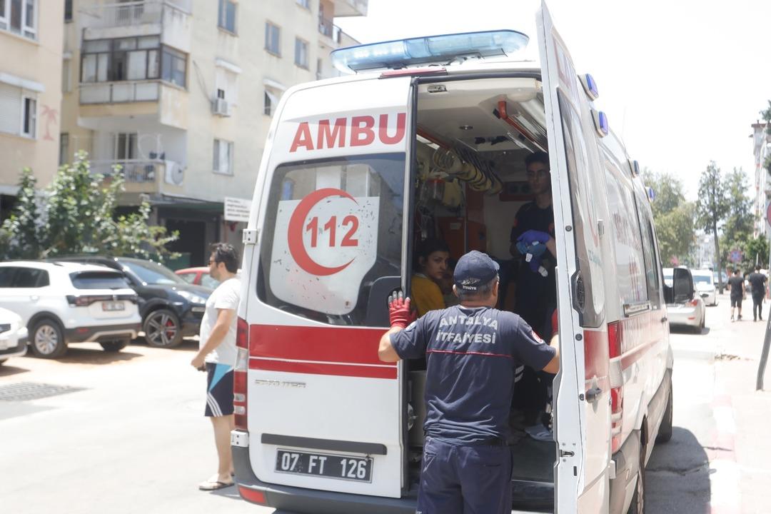 Antalya da yangında dumandan etkilenen 7 si çocuk 10 kişi hastaneye kaldırıldı 1