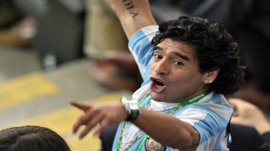 Diego Armando Maradona sahaya &ccedil;ıkıyor!