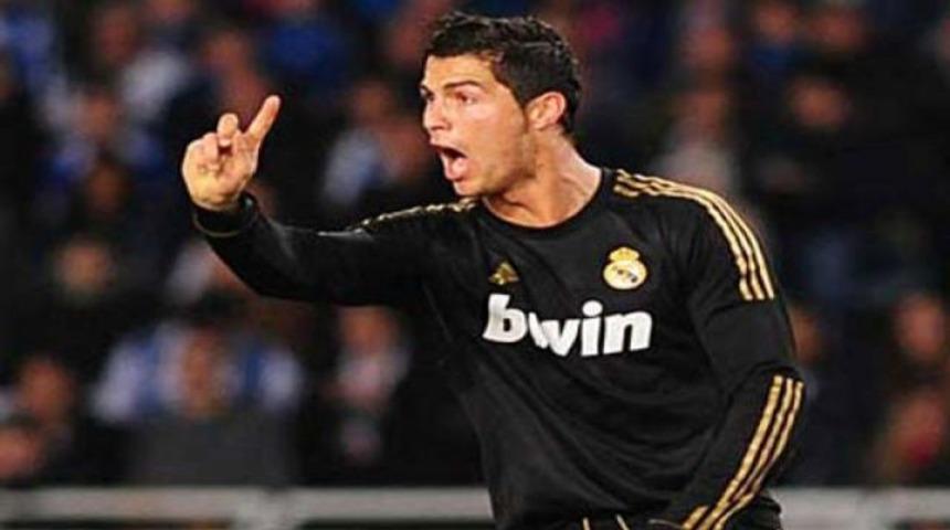 Ronaldo'dan taraftara k&uuml;f&uuml;r! (Video)