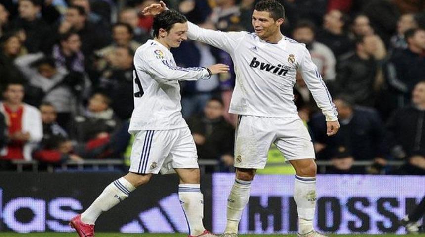 Ronaldo'dan Mesut'a &ouml;vg&uuml;!