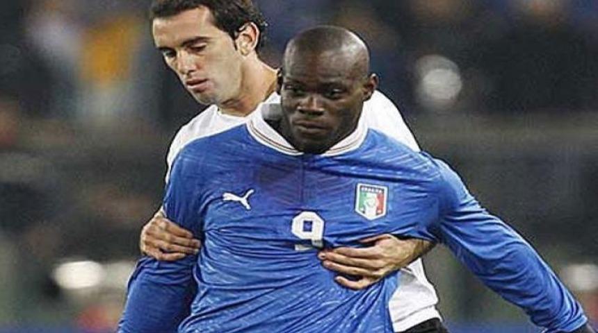 Bu kez de yanlış formayı giydi!