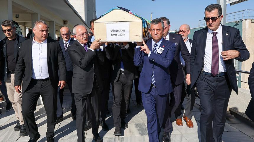 Özel ve Kılıçdaroğlu, Namık Tan'ın annesinin cenaze törenine katıldı