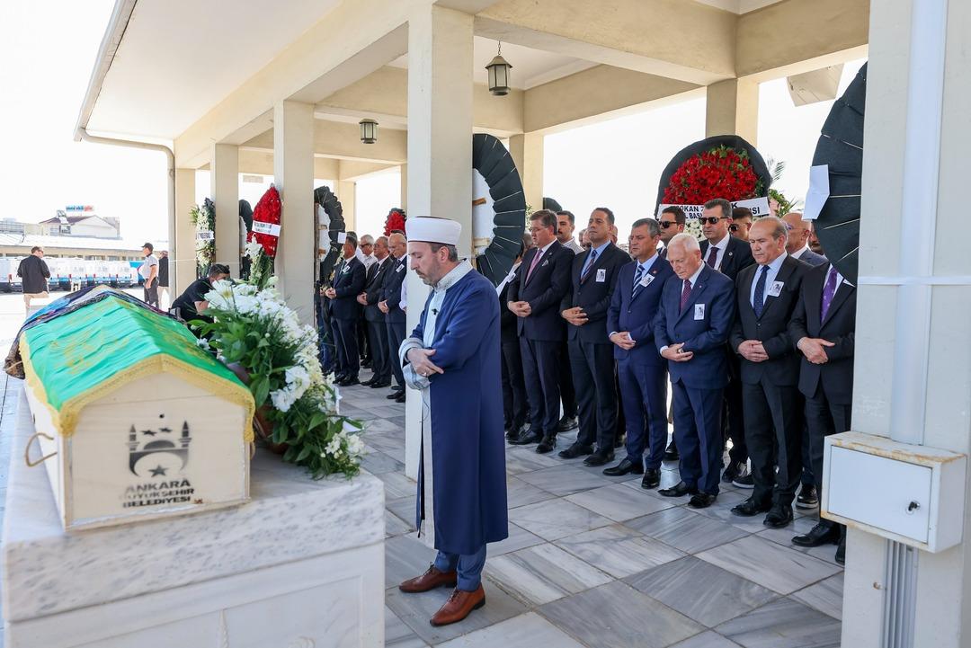 Özel ve Kılıçdaroğlu, Namık Tan ın annesinin cenaze törenine katıldı 3