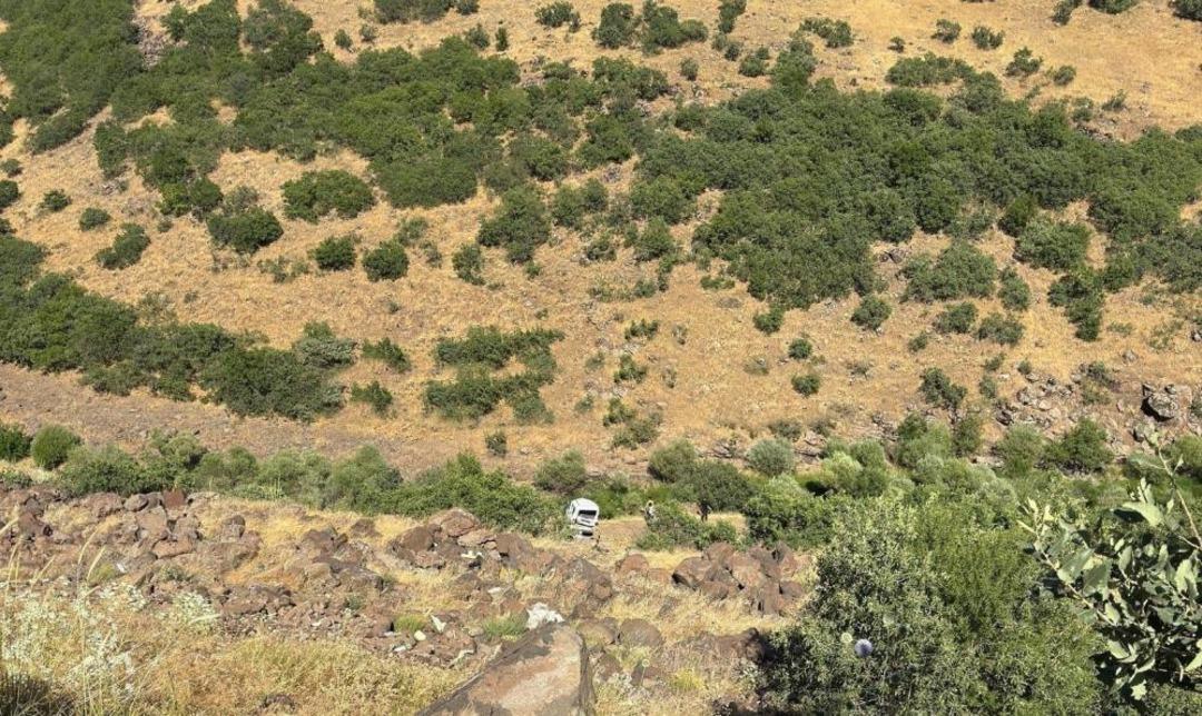 Elazığ da hafif ticari araç şarampole uçtu: 1 ölü 1