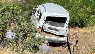 Elazığ'da hafif ticari araç şarampole uçtu: 1 kişi hayatını kaybetti