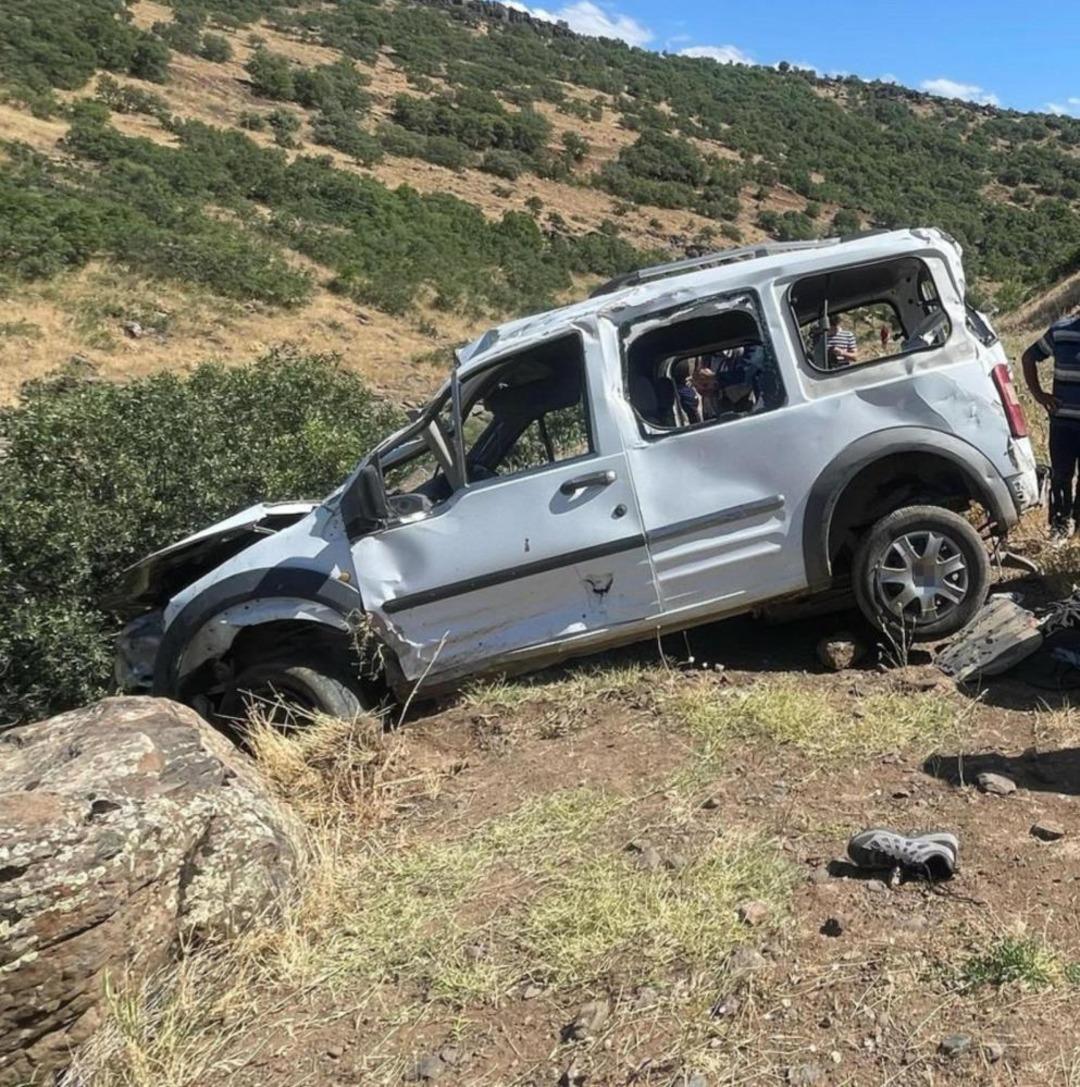 Elazığ da hafif ticari araç şarampole uçtu: 1 ölü 2