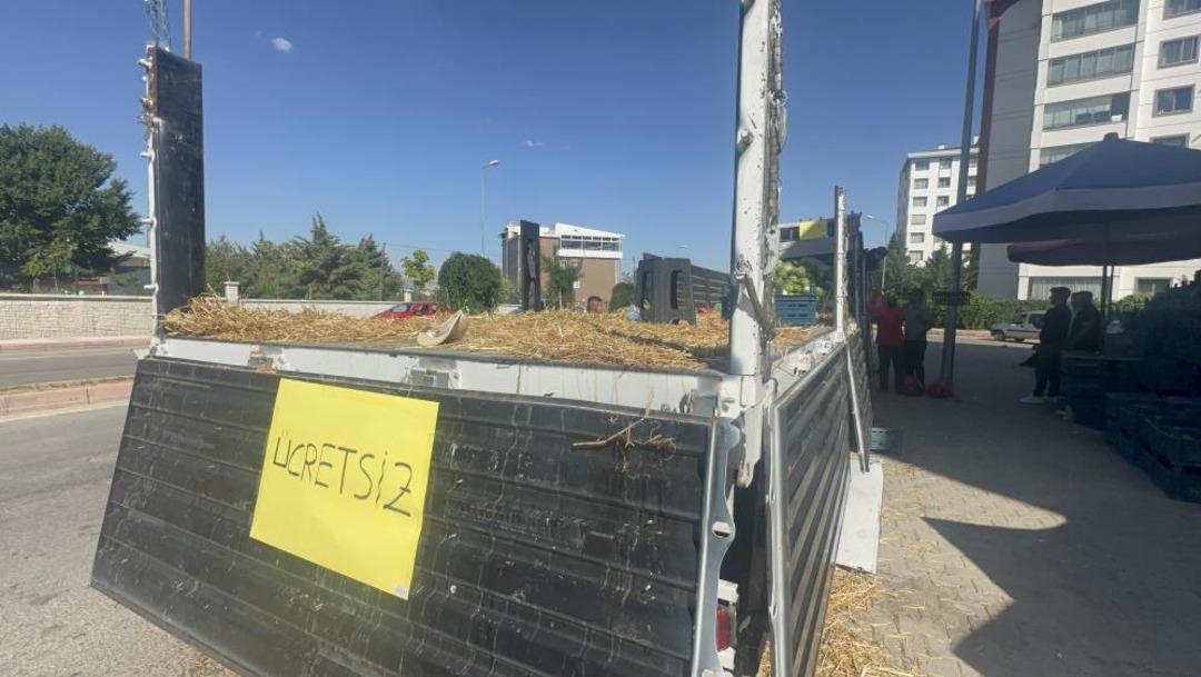 30 ton karpuzu vatandaşlara ücretsiz dağıttı: "Alıp yiyenlere afiyet bal şeker olsun" 4