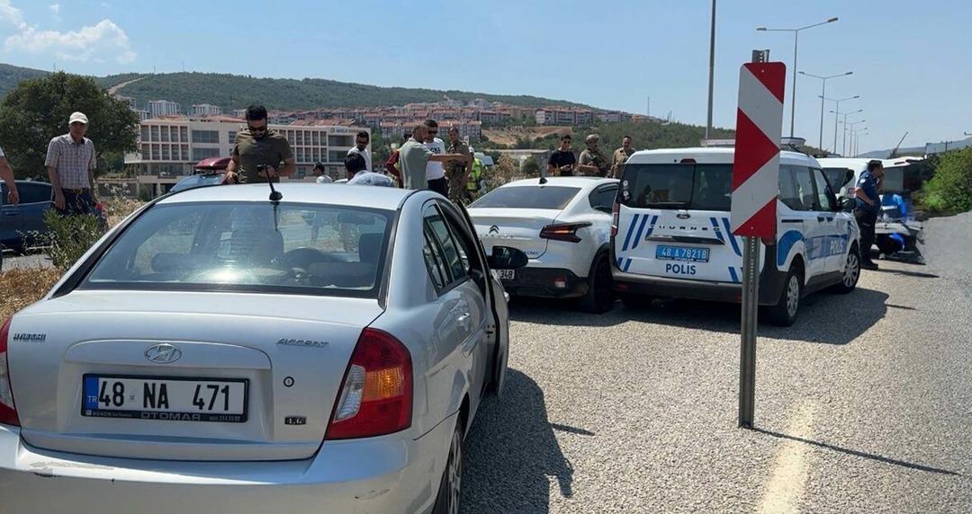 Yer: Muğla!‘Dur’ ihtarından kaçarken 4 polis aracına çarptı, lastiklerine ateş edilerek durduruldu 1