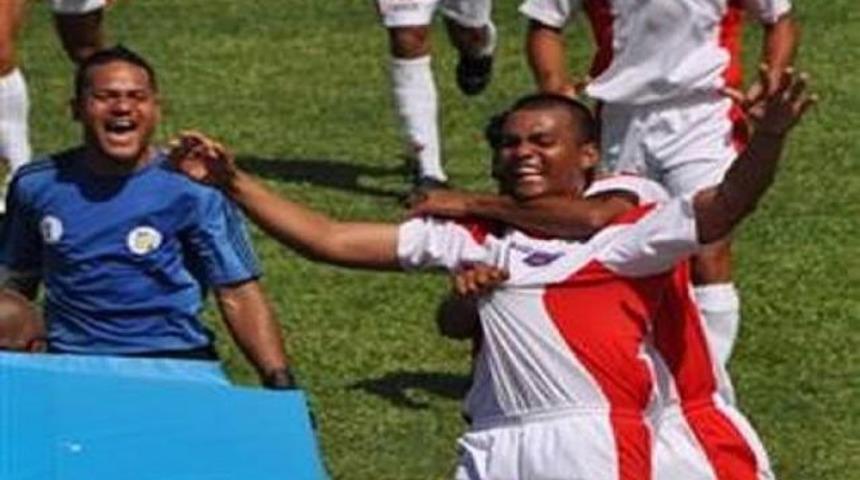 D&uuml;nyanın en k&ouml;t&uuml; takımı tarih yazdı!