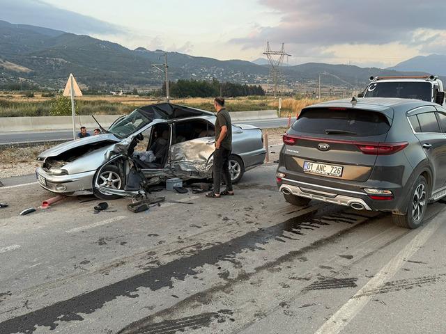 Osmaniye’de iki otomobil çarpıştı: 2 yaralı