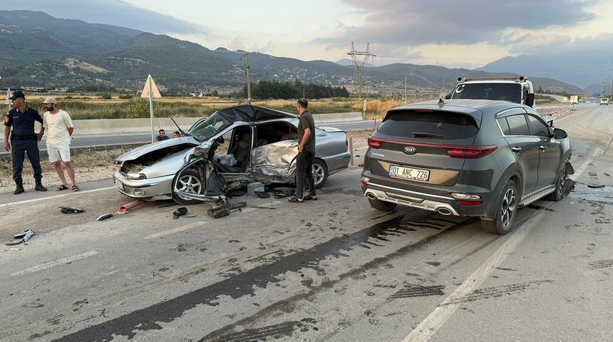 Osmaniye’de iki otomobil çarpıştı: 2 yaralı