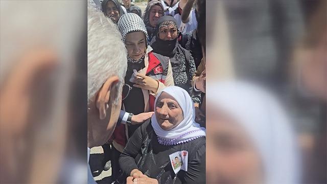 Şehit Celattin Uyanık'ın annesi, Cumhurbaşkanı Erdoğan'a Kürtçe selam gönderdi