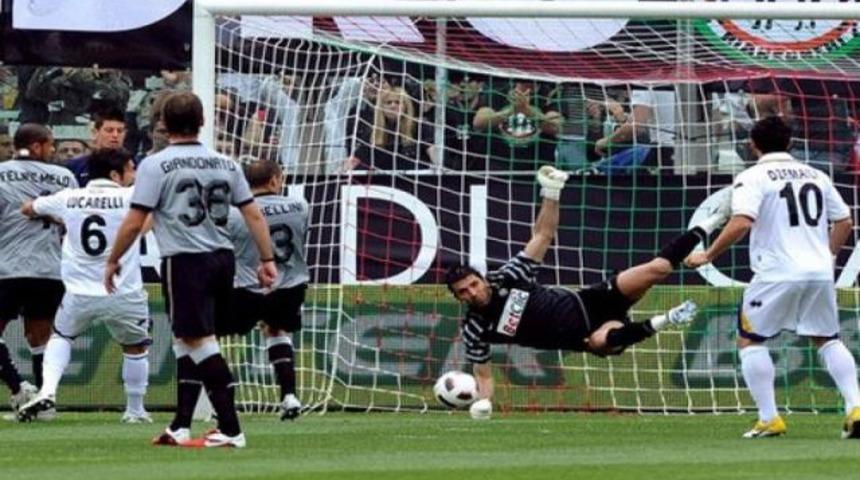 Buffon yine yeniden...