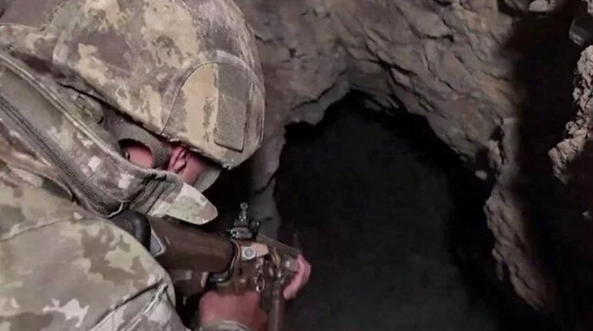 12 asker Kuzey Irak’taki o mağarada nasıl şehit oldu? Dikkat çeken ‘eğitimli köpek’ detayı: İkinci gruptaki son asker 'yardım edin' diye bağırınca…