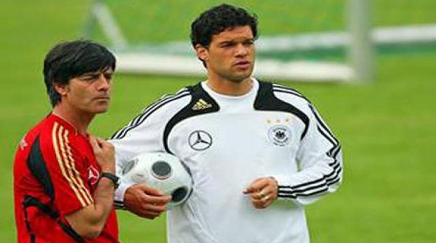 Ballack, L&ouml;w'&uuml; topa tuttu!