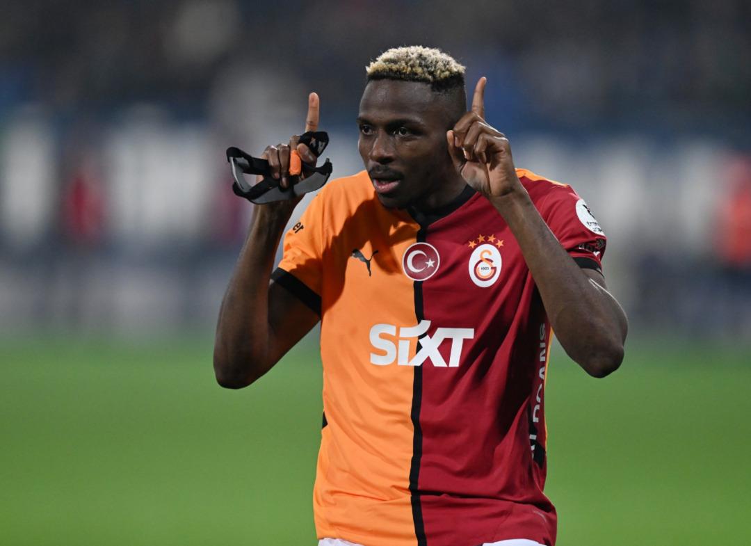 Direndi ve efsane oldu! Victor Osimhen, Galatasaray da! Napoli nin  kırılmaz  denilen inadı kırıldı ve anlaşma sağlandı! Türk futbol tarihine geçecek... 2