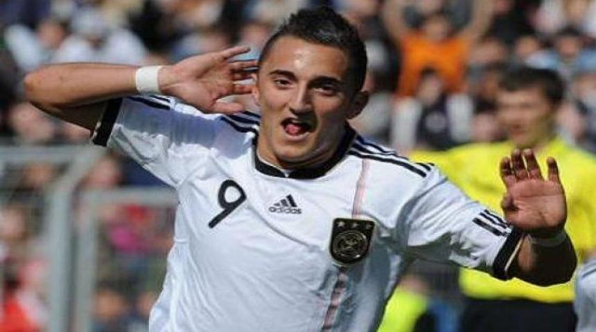 Arsenal'i b&uuml;y&uuml;leyen 17'lik T&uuml;rk!