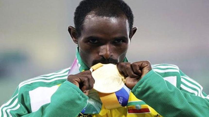 D&uuml;nya şampiyonu atlet T&uuml;rk olmak istiyor