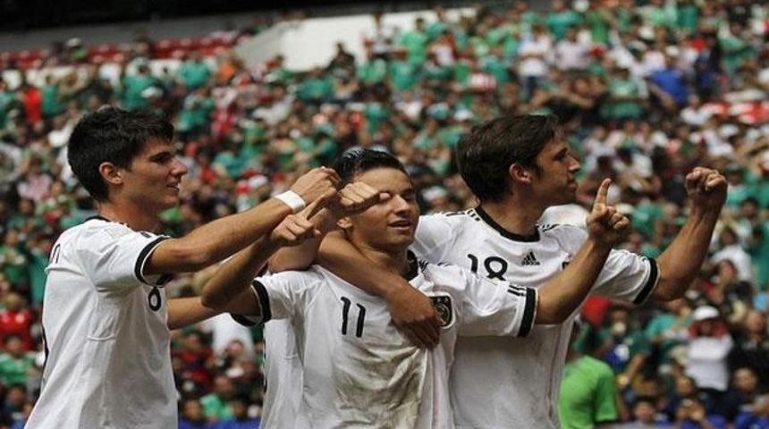 Almanya'yı T&uuml;rkler u&ccedil;urdu! (Video)