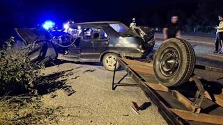 Tofaş’ın arkasına bağlanan aydınlatmasız römork kazaya neden oldu: 2 yaralı!