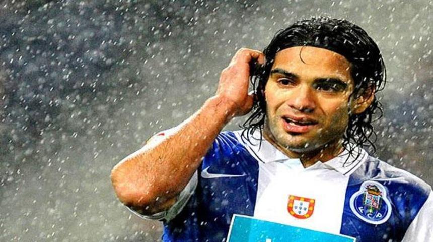 Falcao yine yeniden!