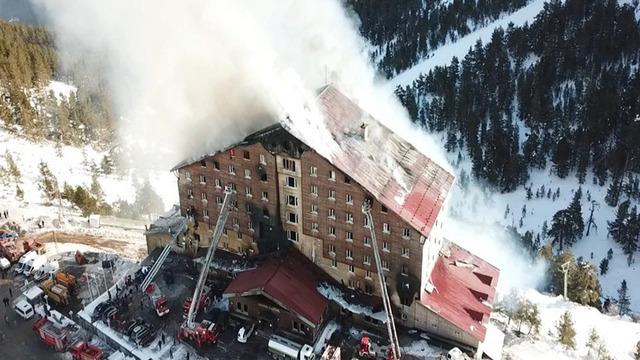 Kartalkaya'da 78 kişinin öldüğü otel yangınına ilişkin davada gerginlik! Biz katillerden başsağlığı istemiyoruz!