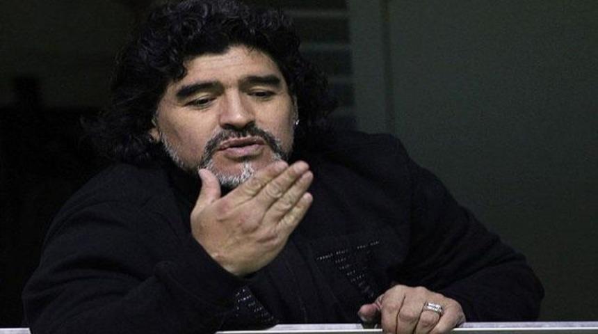 Maradona Batista'yı bombaladı!