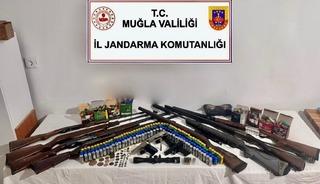 Muğla’da tarihi eser ve ruhsatsız silah operasyonu