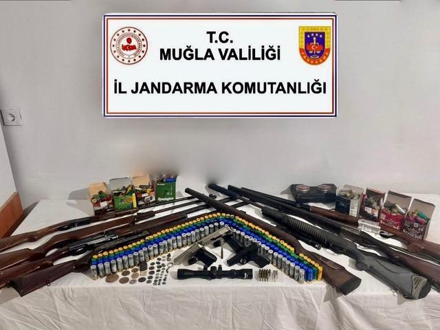 Muğla’da tarihi eser ve ruhsatsız silah operasyonu