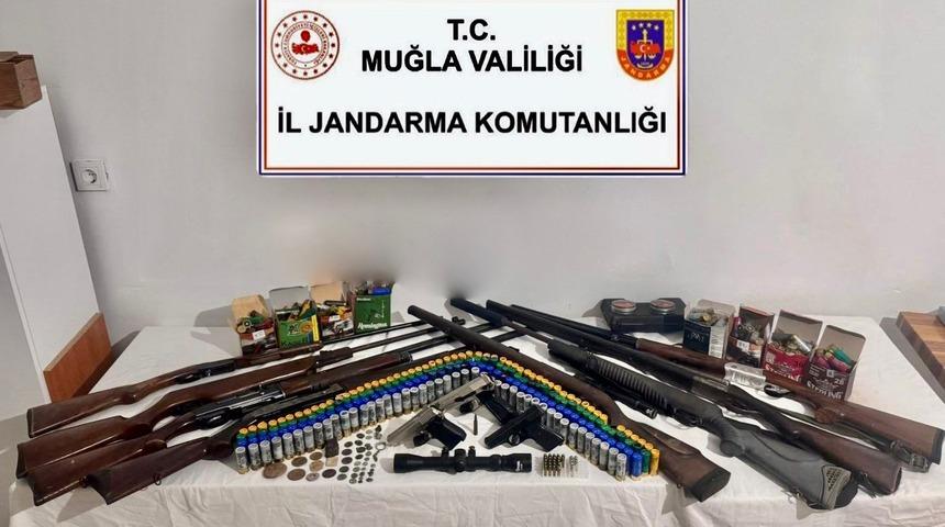 Muğla’da tarihi eser ve ruhsatsız silah operasyonu